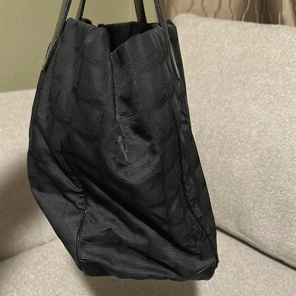 CHANEL Black Quilted Logo Travel Line Y2K Tote Bag - Picture 9 of 16